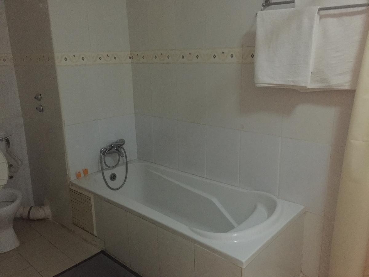 Ampomaah Hotel 阿克拉 客房 照片