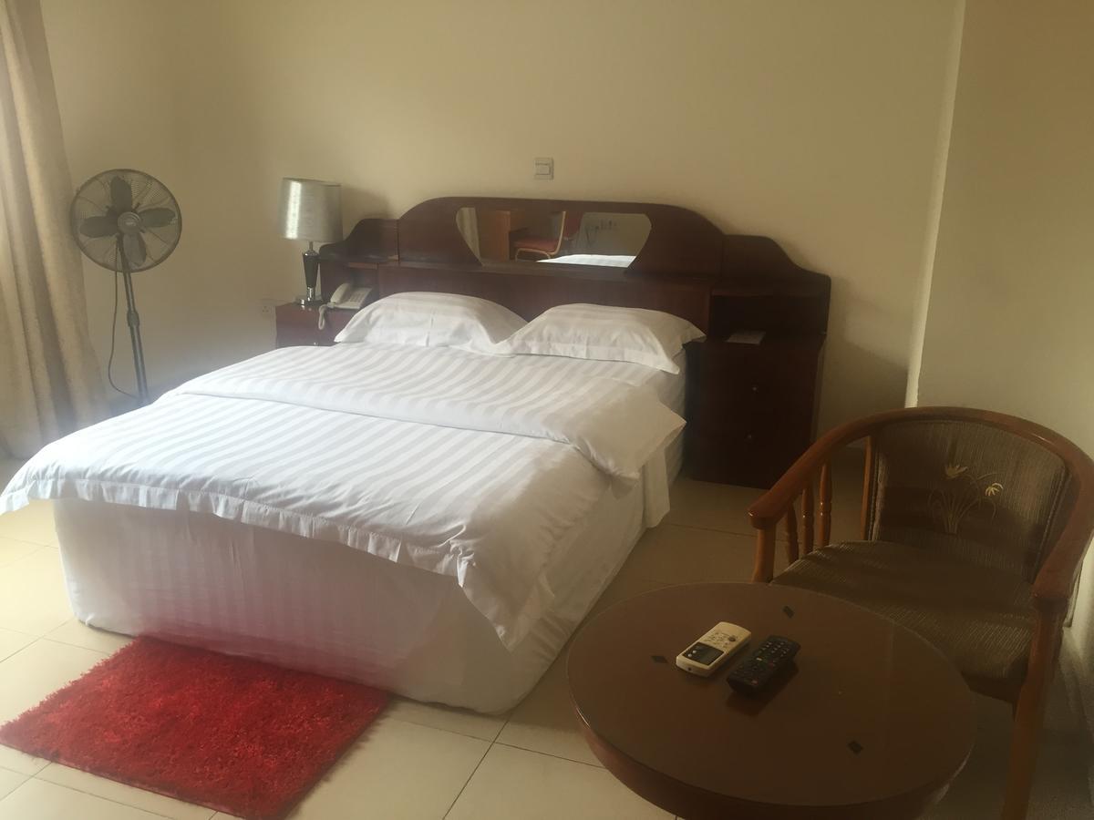 Ampomaah Hotel 阿克拉 外观 照片