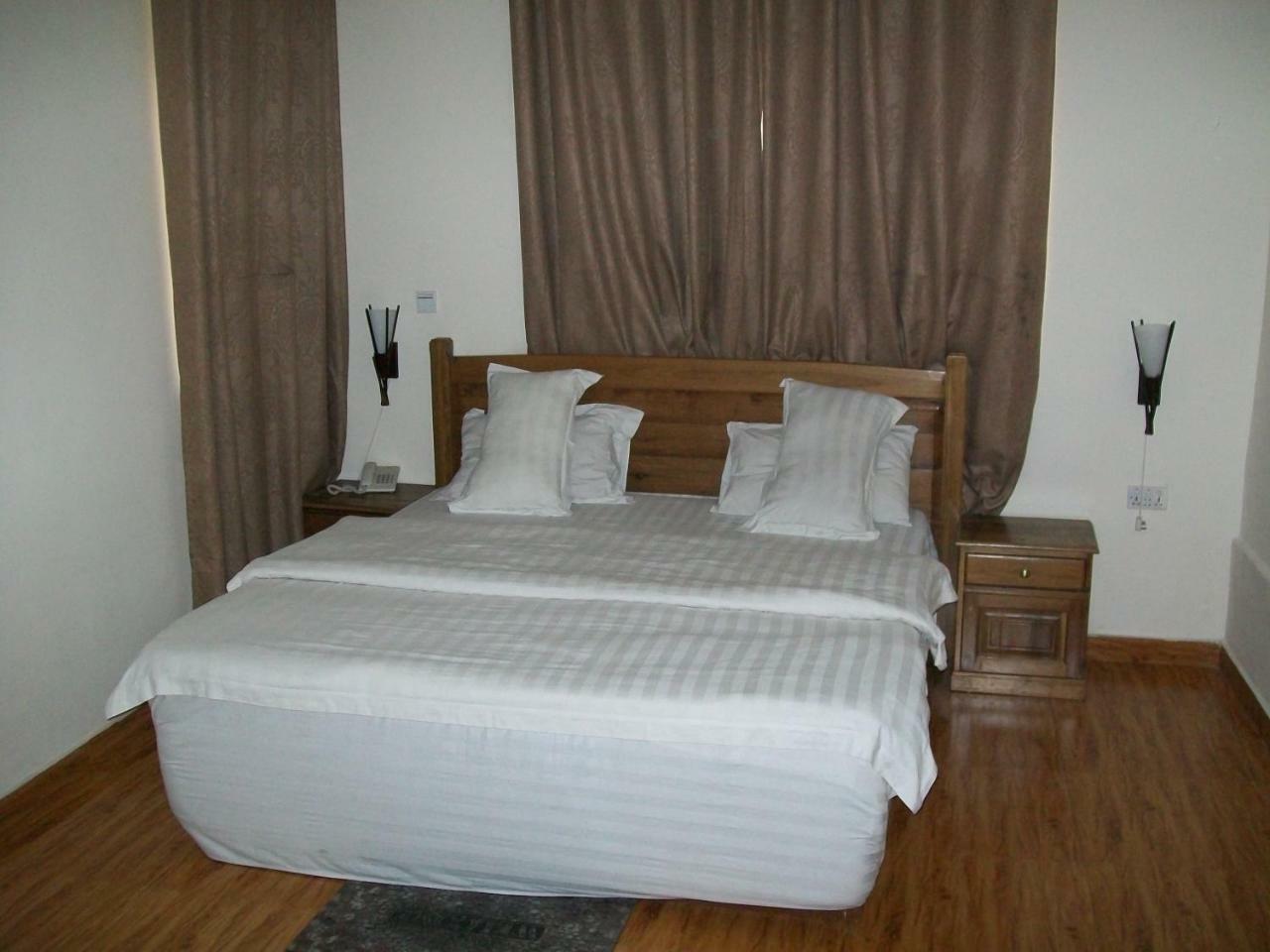 Ampomaah Hotel 阿克拉 外观 照片