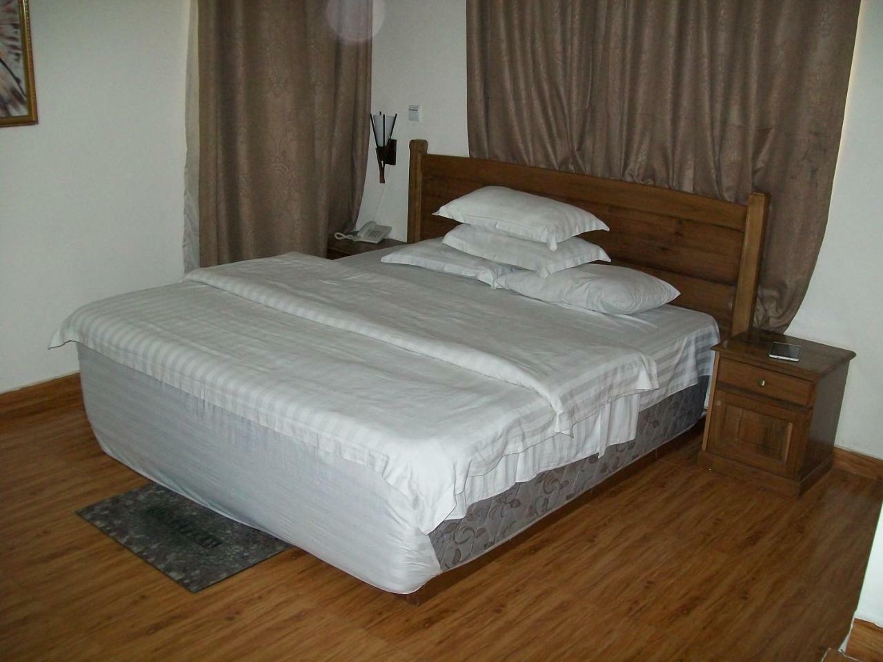 Ampomaah Hotel 阿克拉 外观 照片